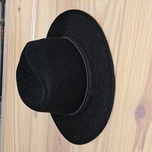 The Tilley Montana Hat Size 7.5